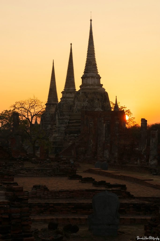 Sonnenuntergang Tempel in Thailand